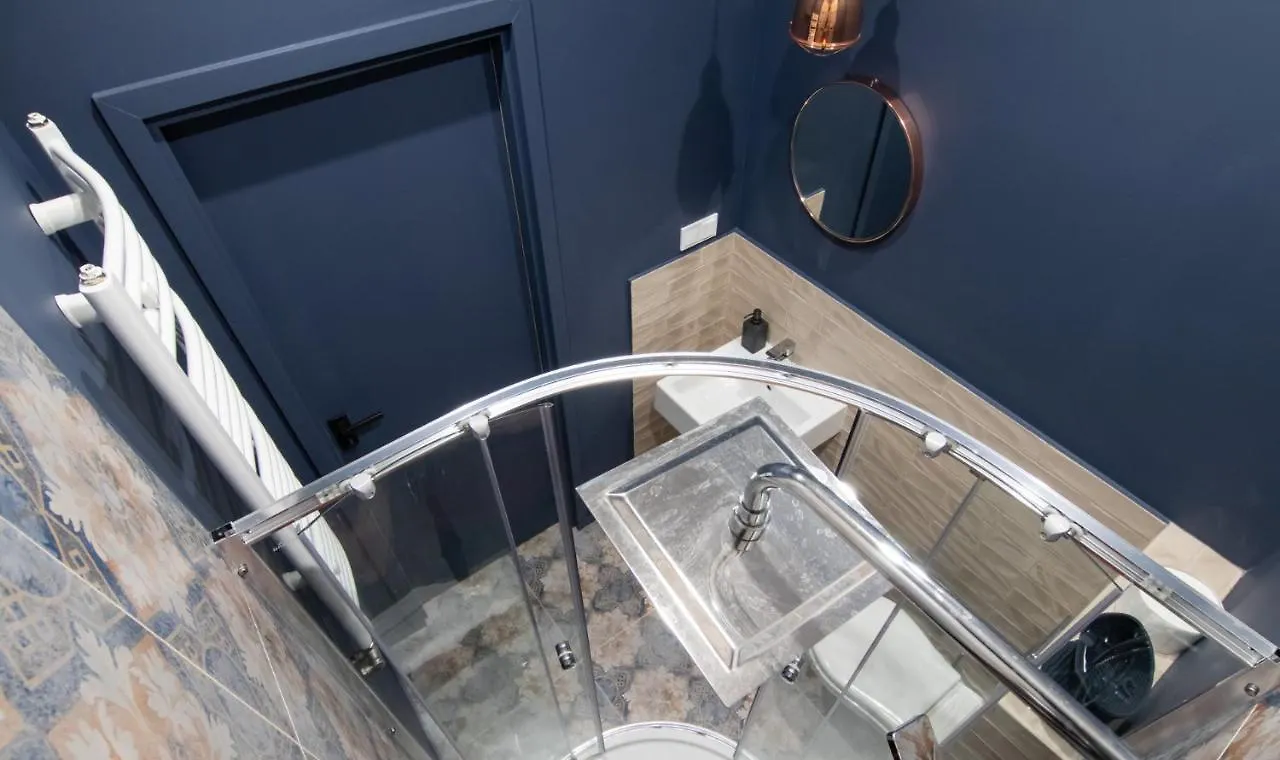 Barbacan Suites - Old Town Apartments - By Upstairs Kraków 0*,  Polska