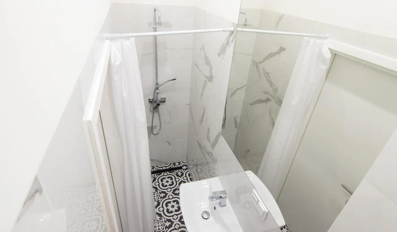 Barbacan Suites - Old Town Apartments - By Upstairs Kraków 0*,  Polska