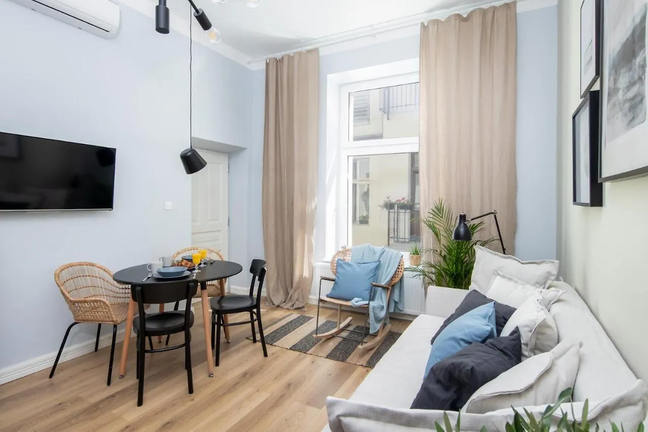 Barbacan Suites - Old Town Apartments - By Upstairs Kraków 0*,  Polska