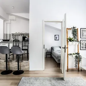  Apartment Fully-furnished With Air Conditioning For Families, Cracow Old Town